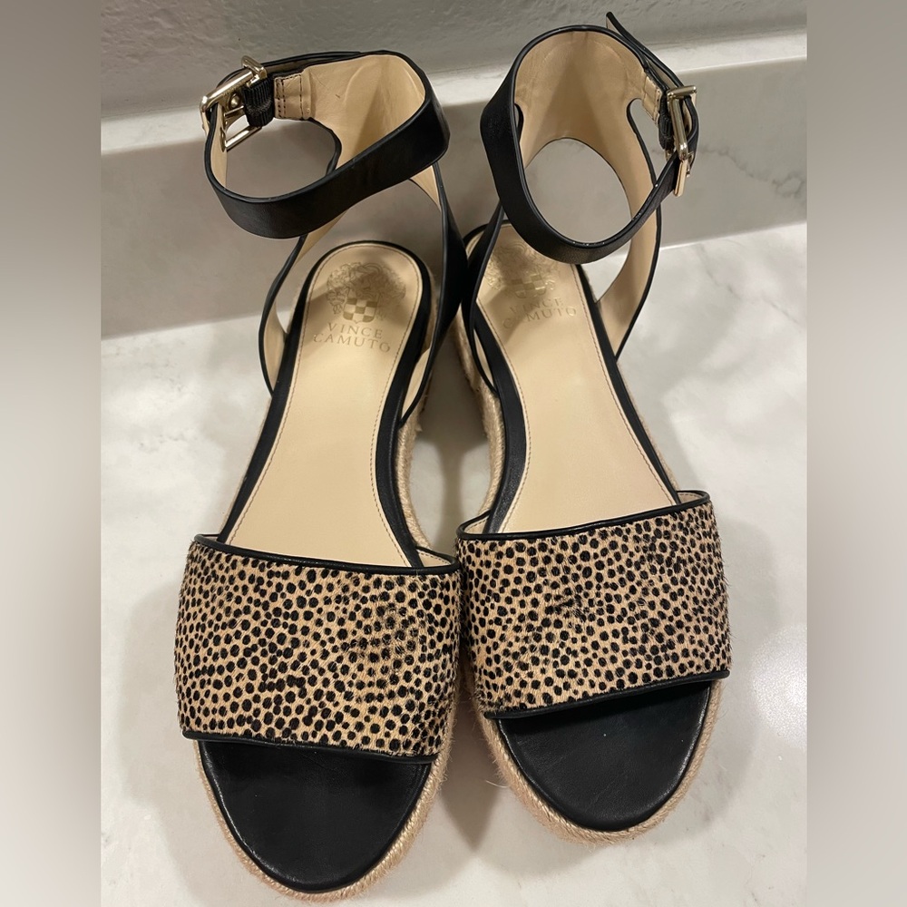 Vince Camuto Black and Tan Sandals
